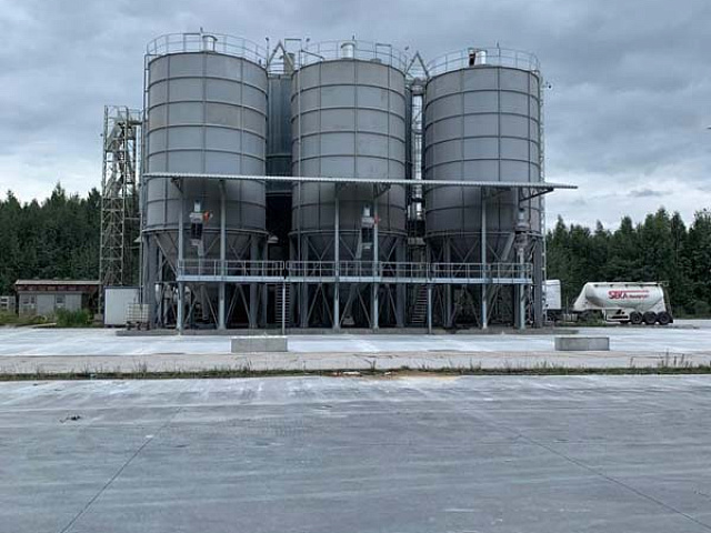 В г.Белосток силами Заказчика были смонтированы три силоса EUROSILO 7.7/890, навесное оборудование и телескопические загрузчики ТЗС 1000 СА.
